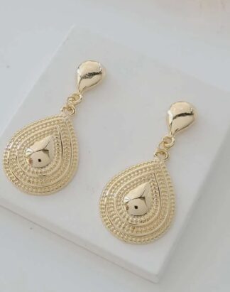 Brinco Gota Trabalhada com o Meio Liso Banhado em Ouro 18k