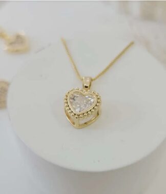 Colar Mimo com Coração Pequeno Detalhado nas Laterais Banhado em Ouro 18k